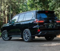 2018-lexus-lx-570-small-0