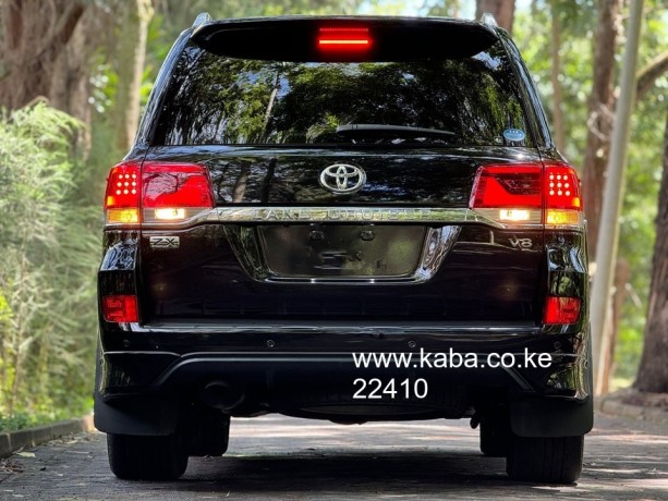 2017-toyota-landcruiser-zx-v8-big-2