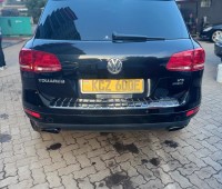 volkswagen-2012-petrol-3600cc-black-113000kms-small-2