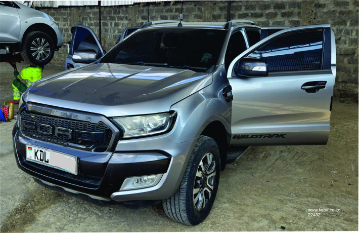 ford-ranger-wildtrak-2017-silver-big-3