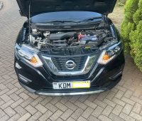 nissan-x-trail-2018-black-small-2