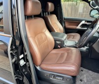 2020-toyota-landcruiser-v8-46-zx-8-seater-small-5