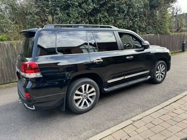 2020-toyota-landcruiser-v8-46-zx-8-seater-big-3