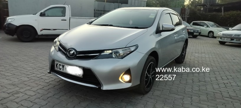 toyota-auris-2013-model-big-0