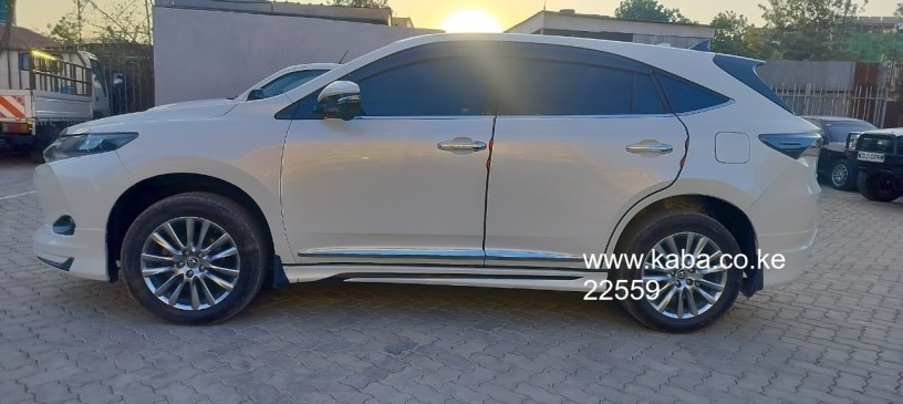 toyota-harrier-2016-model-big-2