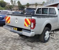 nissan-navara-2009-model-small-3