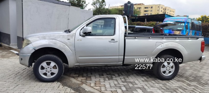 nissan-navara-2009-model-big-5