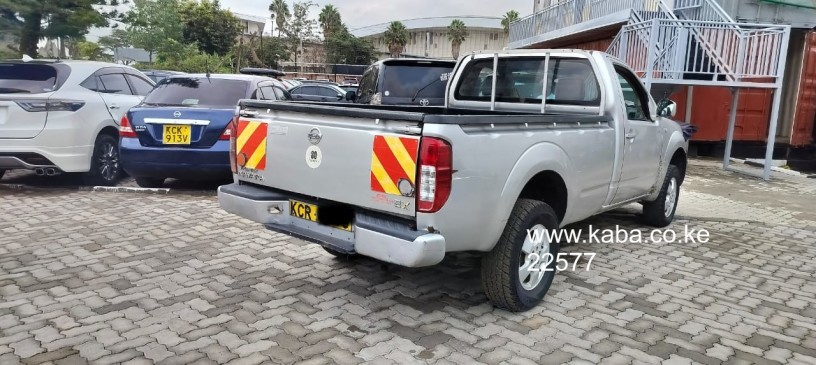 nissan-navara-2009-model-big-3