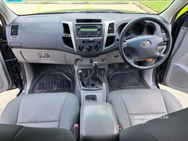 2010-toyota-hilux-double-cabin-for-sale-big-7