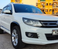 volkswagen-tiguan-r-line-small-0