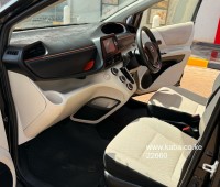 2016-toyota-sienta-for-sale-small-4