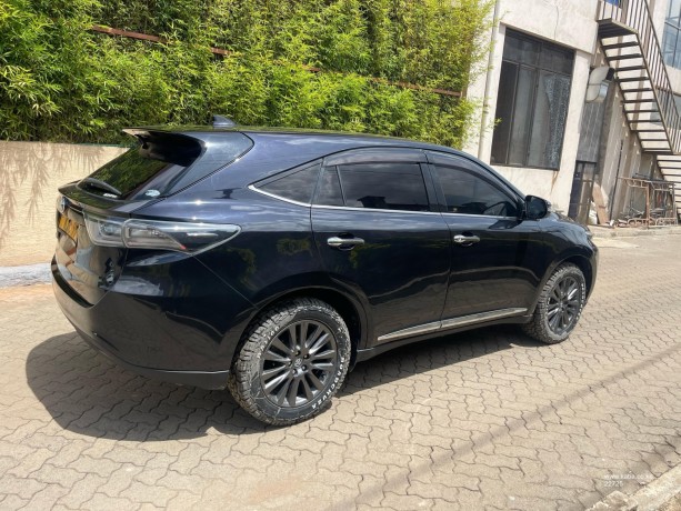 toyota-harrier-super-clean-big-4