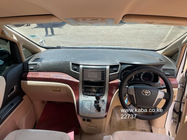 toyota-alphard-big-4