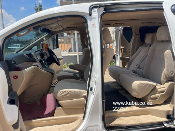 toyota-alphard-big-5