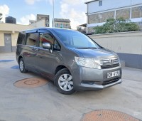 honda-stepwagon-small-0
