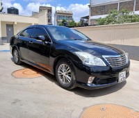 toyota-crown-royal-saloon-small-0