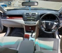 toyota-crown-royal-saloon-small-2