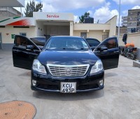 toyota-crown-royal-saloon-small-6