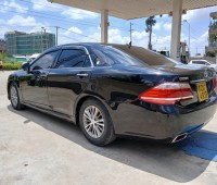 toyota-crown-royal-saloon-small-4