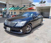 toyota-crown-royal-saloon-small-1