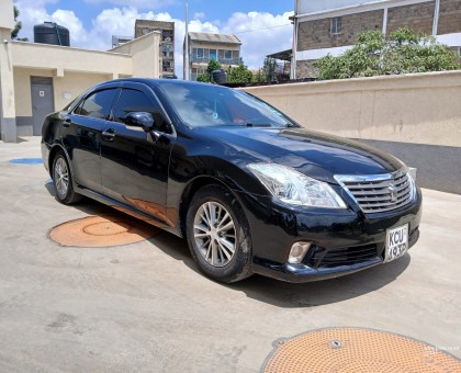 Toyota Crown Royal saloon