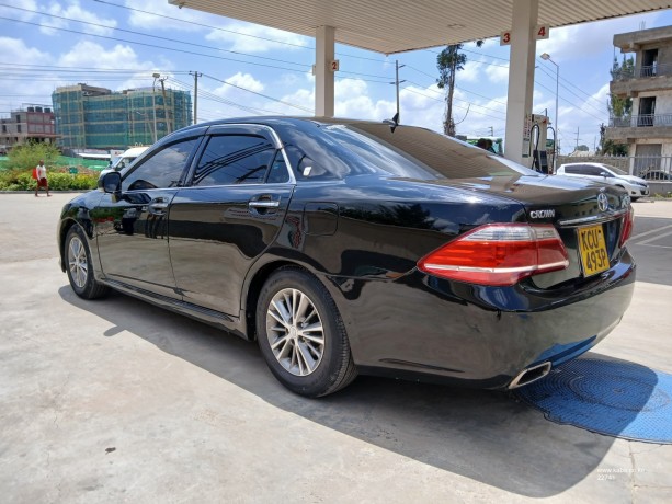 toyota-crown-royal-saloon-big-4