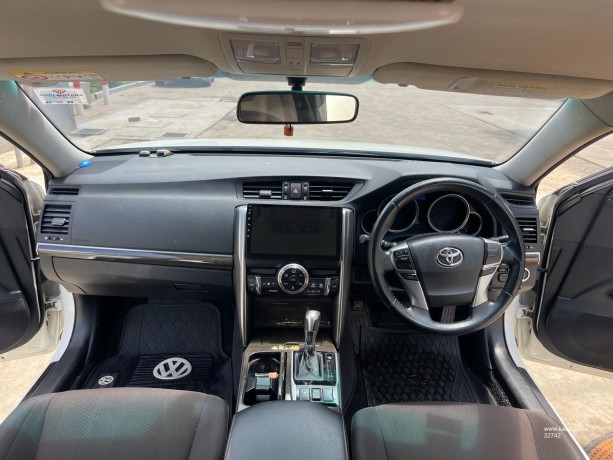toyota-mark-x-big-2
