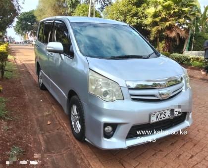 2011 TOYOTA NOAH FOR SALE