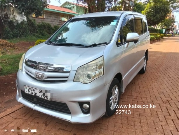 2011-toyota-noah-for-sale-big-8