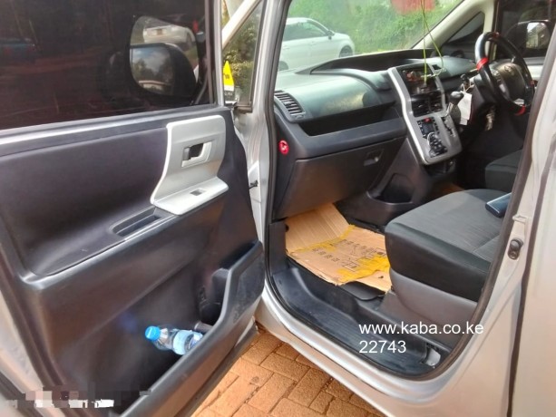 2011-toyota-noah-for-sale-big-6