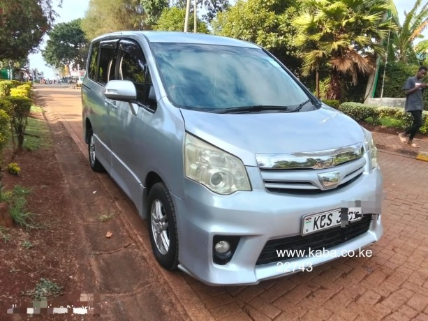 2011-toyota-noah-for-sale-big-0
