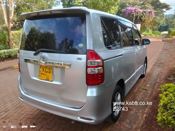 2011-toyota-noah-for-sale-big-7