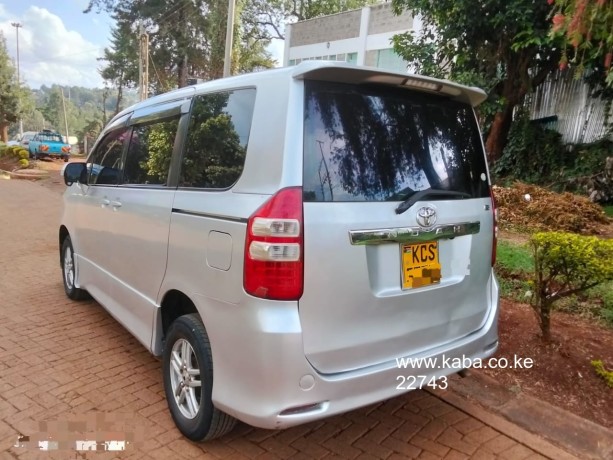 2011-toyota-noah-for-sale-big-5