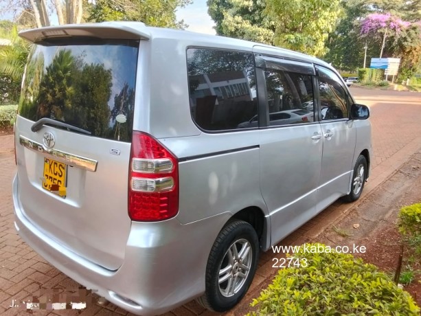 2011-toyota-noah-for-sale-big-2