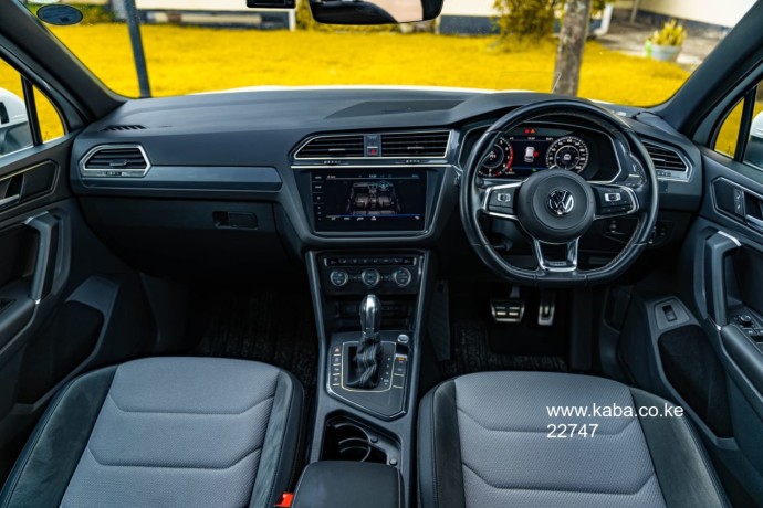 vw-tiguan-r-line-1400cc-petrolkdt-regpearl-white2018-model-headsup-display-power-boot-big-6