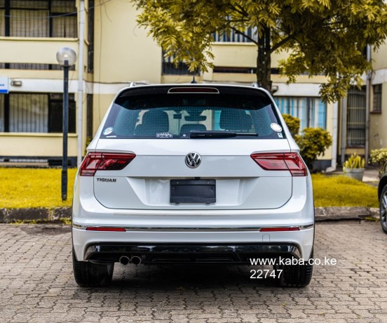 vw-tiguan-r-line-1400cc-petrolkdt-regpearl-white2018-model-headsup-display-power-boot-big-4
