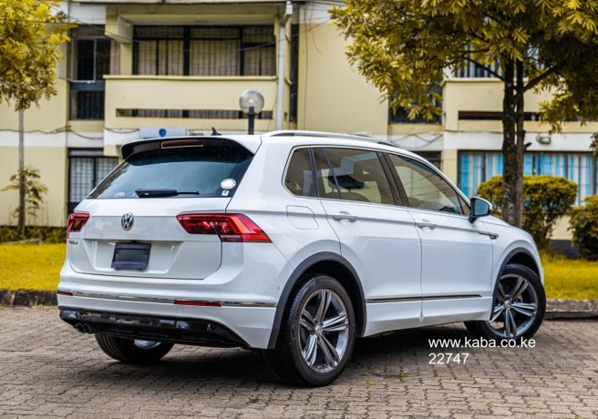 vw-tiguan-r-line-1400cc-petrolkdt-regpearl-white2018-model-headsup-display-power-boot-big-3