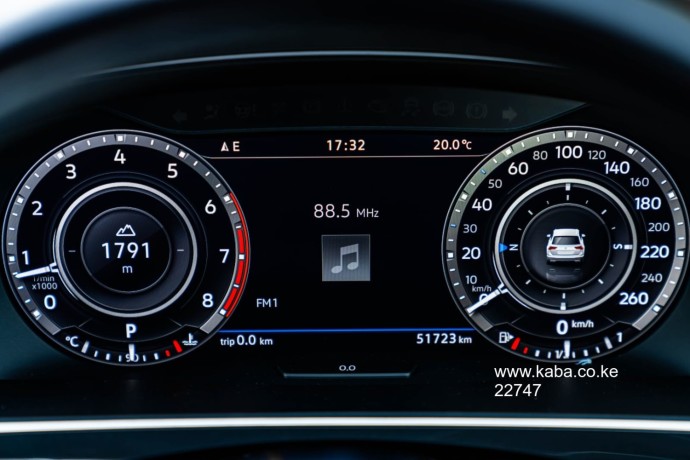 vw-tiguan-r-line-1400cc-petrolkdt-regpearl-white2018-model-headsup-display-power-boot-big-5