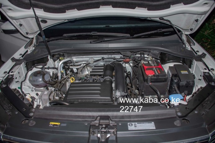 vw-tiguan-r-line-1400cc-petrolkdt-regpearl-white2018-model-headsup-display-power-boot-big-9