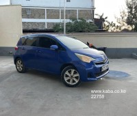 toyota-ractis-small-1