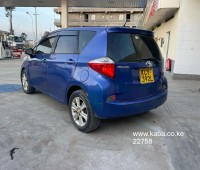 toyota-ractis-small-7