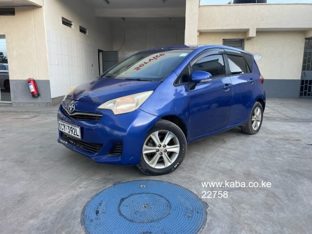 toyota-ractis-big-0