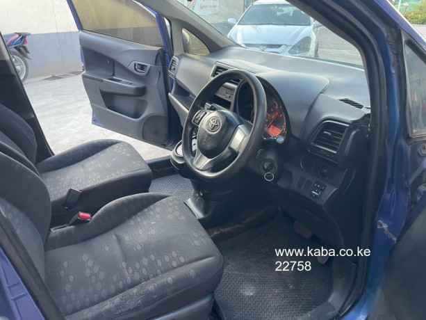 toyota-ractis-big-2