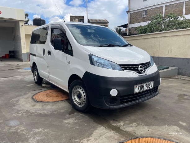 nissan-nv200-big-0