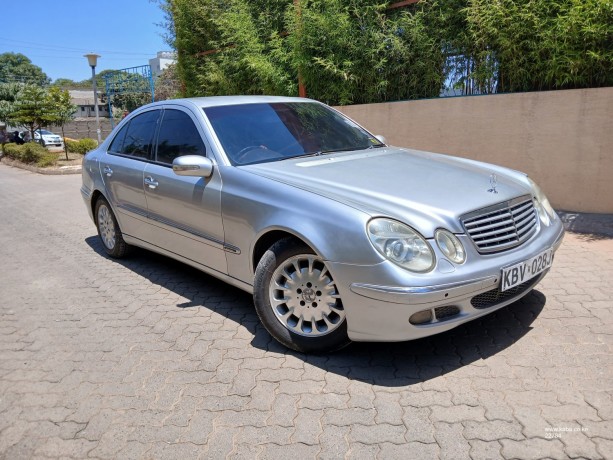 mercedes-benz-e200-big-0