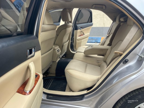 2007-toyota-mark-x-big-6