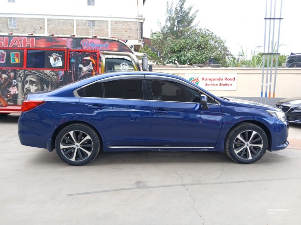 subaru-legacy-bn9-big-0