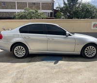 2011-bmw-320i-small-0