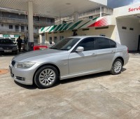 2011-bmw-320i-small-1