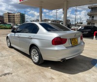2011-bmw-320i-small-7